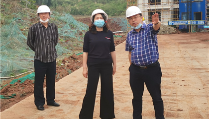 市國資委副主任張力到興學(xué)商務(wù)中心調(diào)研項目建設(shè)、疫情防控工作